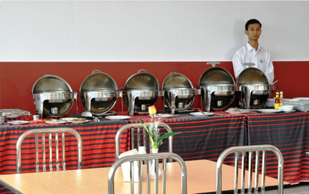 Clover Hotel Yangon Exterior foto