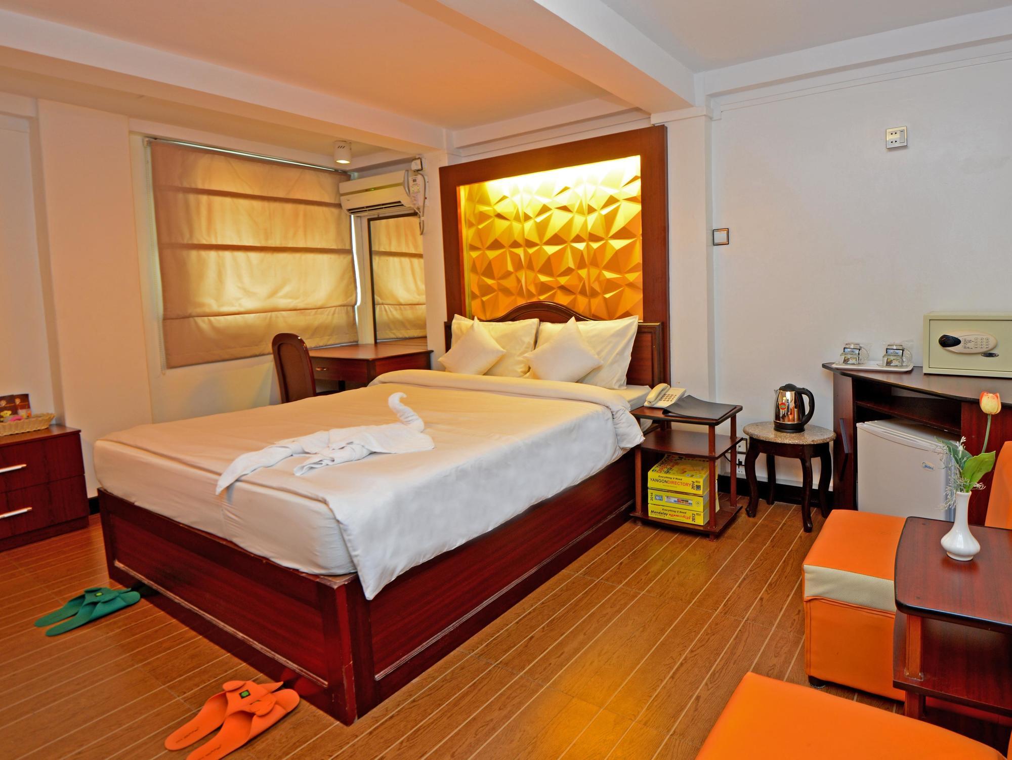 Clover Hotel Yangon Exterior foto