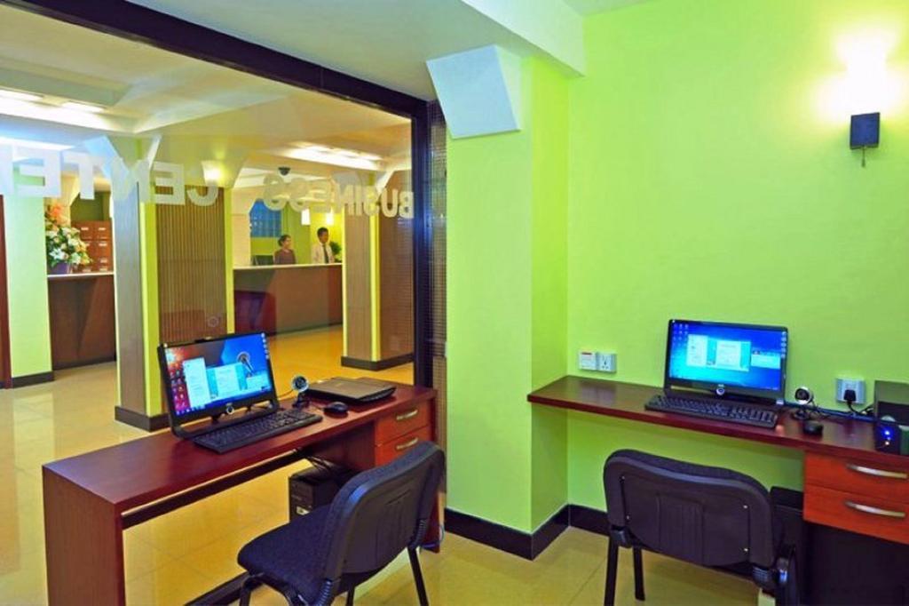 Clover Hotel Yangon Exterior foto