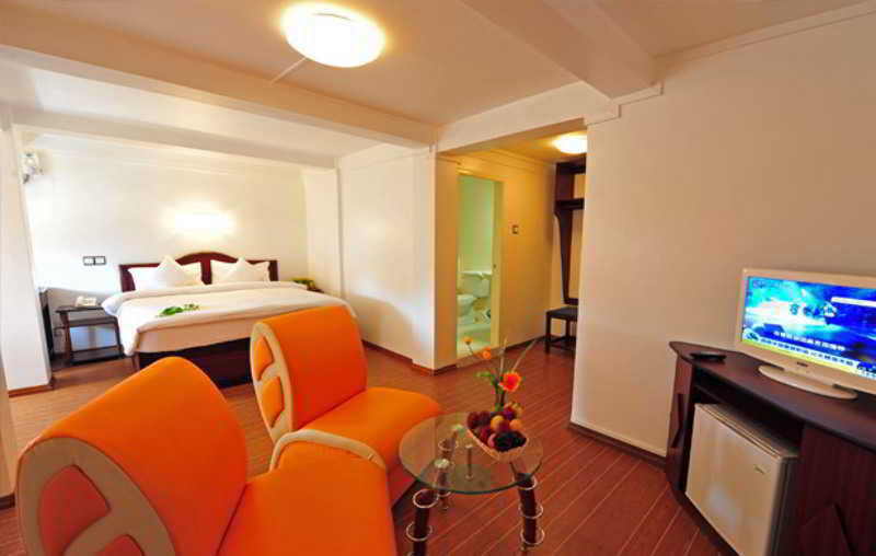 Clover Hotel Yangon Exterior foto