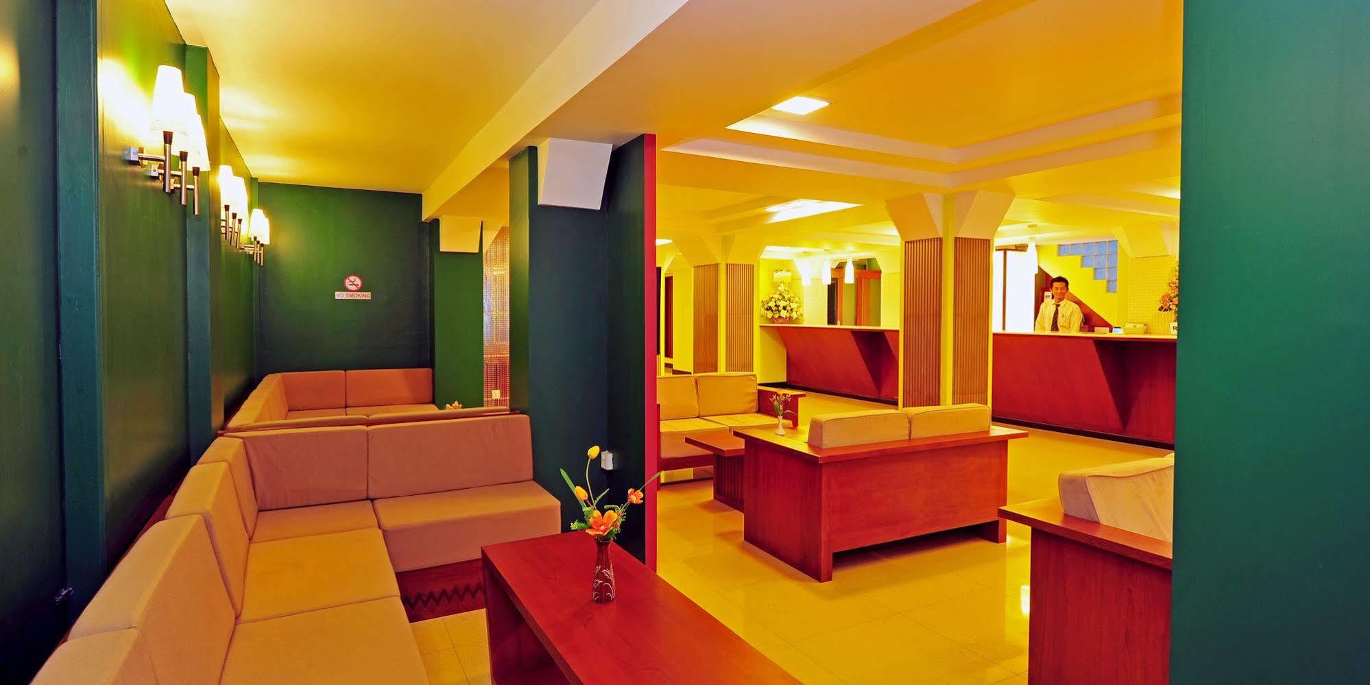 Clover Hotel Yangon Exterior foto