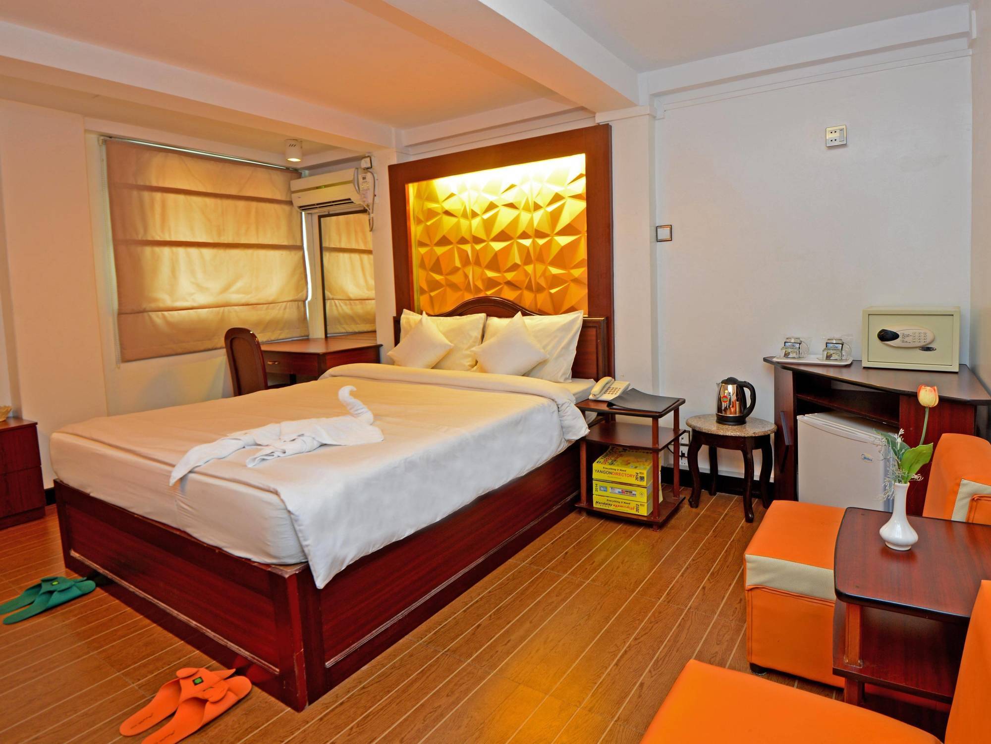Clover Hotel Yangon Exterior foto