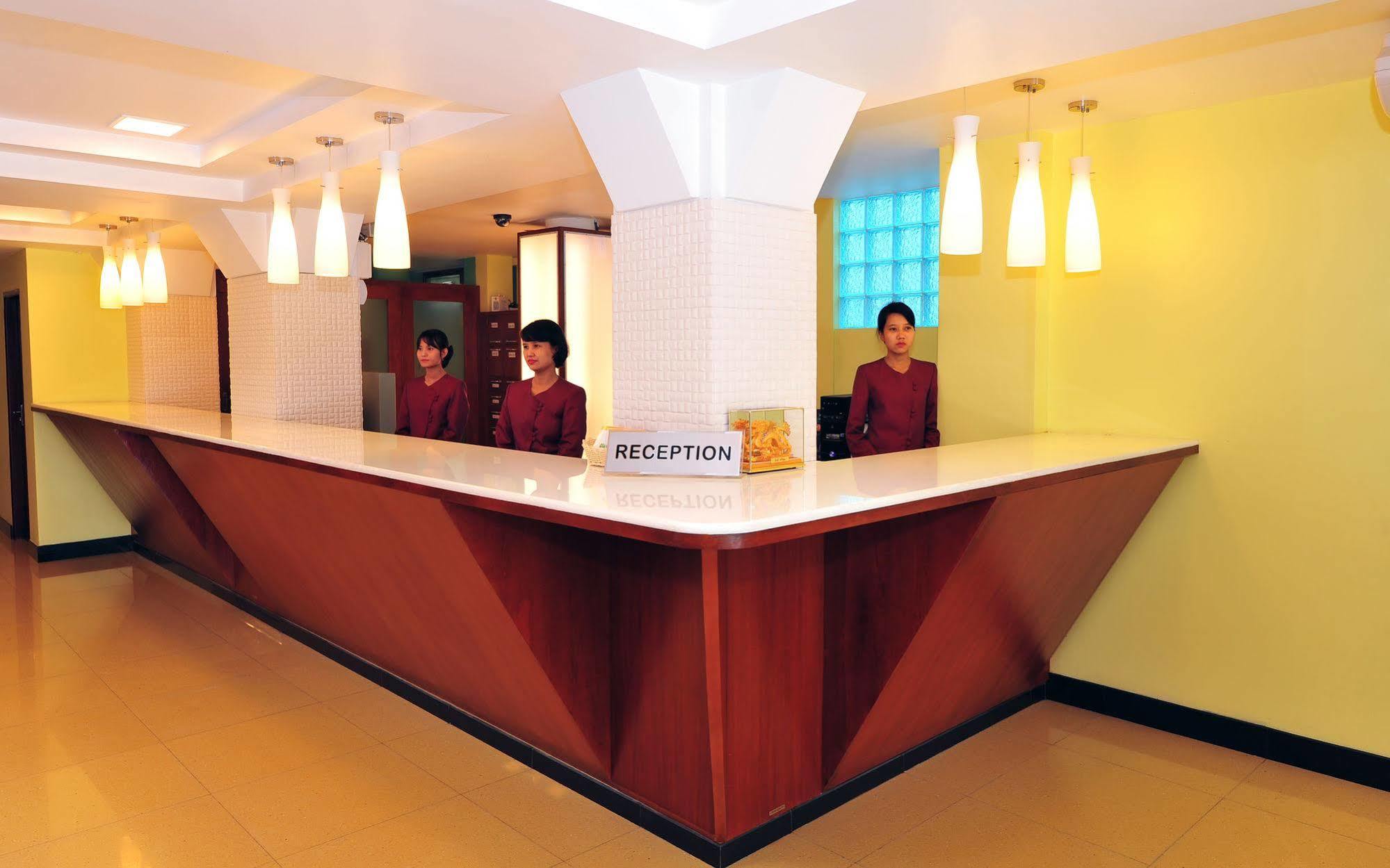 Clover Hotel Yangon Exterior foto