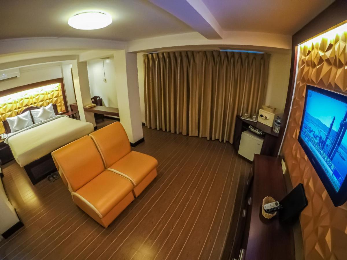 Clover Hotel Yangon Exterior foto