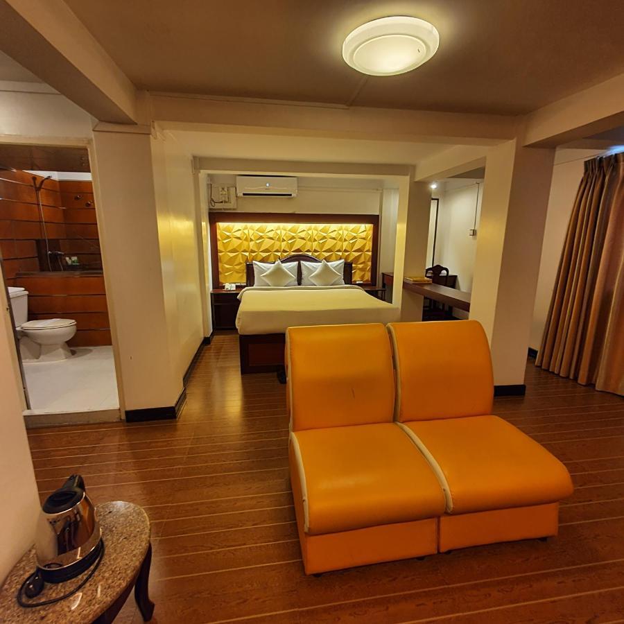 Clover Hotel Yangon Exterior foto
